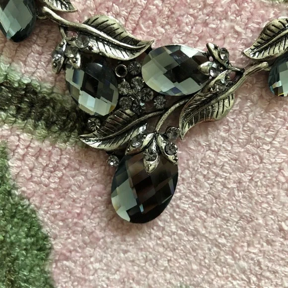 Silver necklace w/ Swarovski crystals - Picture 3 of 12